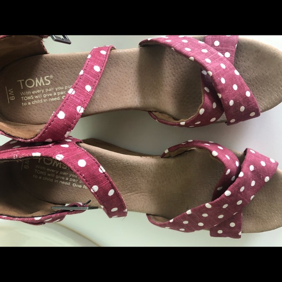 Red/White with Cork Polka Dot TOMS - Picture 5 of 8